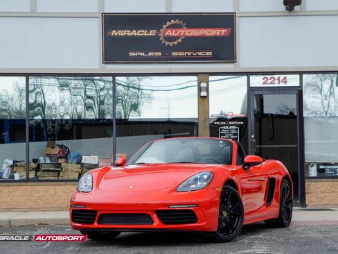 Used 2017 Porsche 718 Boxster image 1