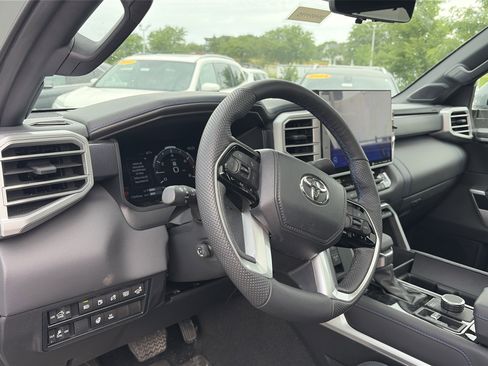 Used 2024 Toyota Tundra Platinum AWD/4WD image 6