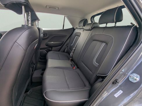 Certified 2025 Hyundai Venue Limited FWD image 15