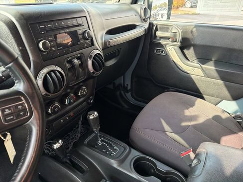 Used 2015 Jeep Wrangler Sport w/ Quick Order Package 24S AWD/4WD image 25