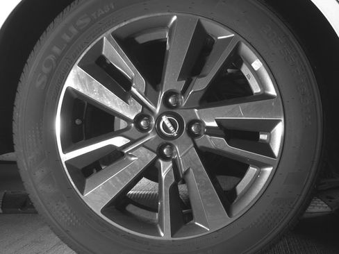 Used 2025 Nissan Versa SV image 15