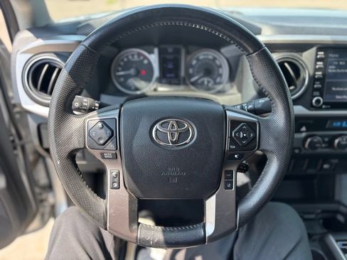 Used 2022 Toyota Tacoma SR5 AWD/4WD image 17
