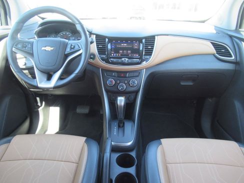 Used 2020 Chevrolet Trax LT w/ Driver Confidence Package FWD image 12