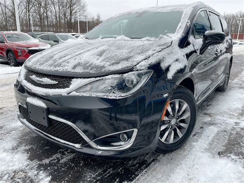 Used 2019 Chrysler Pacifica Touring-L image 1