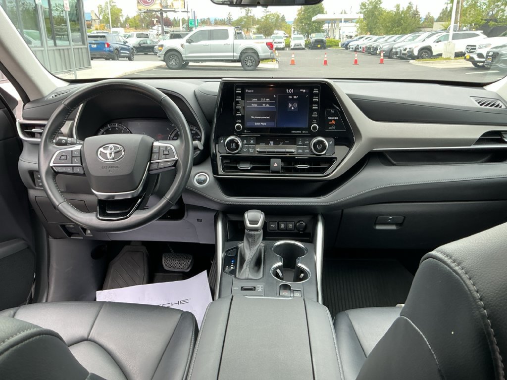Used 2021 Toyota Highlander XLE AWD/4WD image 21
