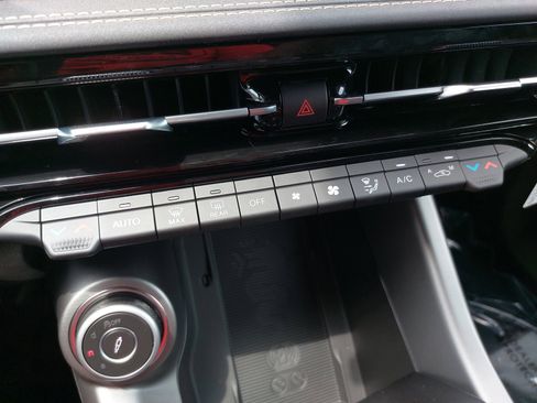 New 2025 Alfa Romeo Tonale w/ Premium Package AWD/4WD image 22