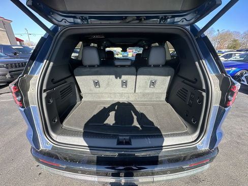 Used 2024 GMC Acadia Denali w/ Super Cruise Package image 24