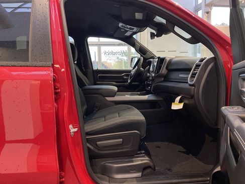 Certified 2025 RAM 1500 Big Horn RWD image 32