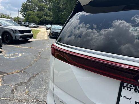 Certified 2023 Kia Carnival SX Prestige FWD image 22