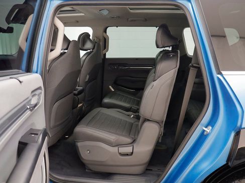 Used 2024 Kia EV9 Land image 16