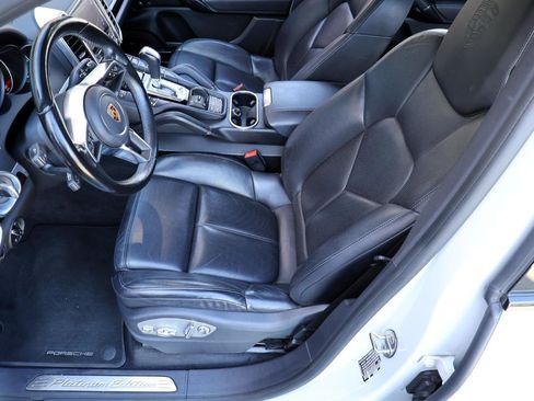 Used 2018 Porsche Cayenne Platinum Edition image 44