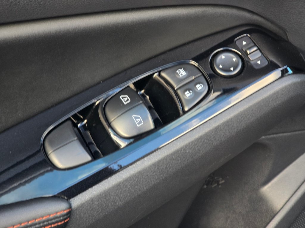 Used 2025 Nissan Altima 2.5 SR FWD image 35