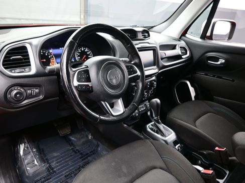 Used 2021 Jeep Renegade Latitude AWD/4WD image 12