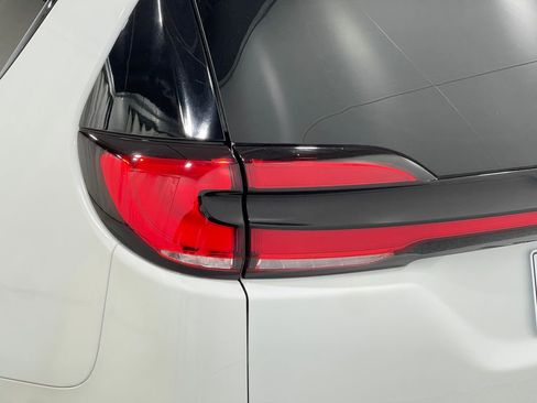 Used 2021 Chrysler Pacifica Limited w/ Premium & Safety Sphere Group image 34