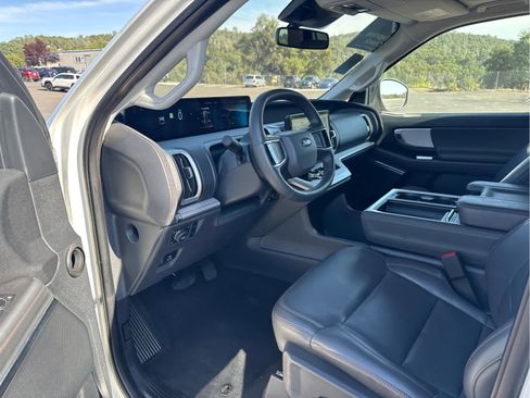 Certified 2025 Ford Expedition Active AWD/4WD image 11