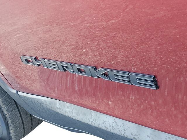 Used 2020 Jeep Cherokee Latitude Plus FWD image 27