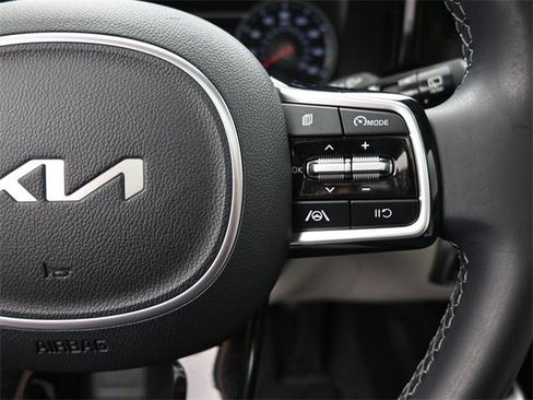 Used 2023 Kia Sorento S w/ Panoramic Sunroof Package image 2