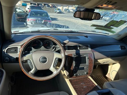 Used 2009 GMC Yukon XL Denali image 15