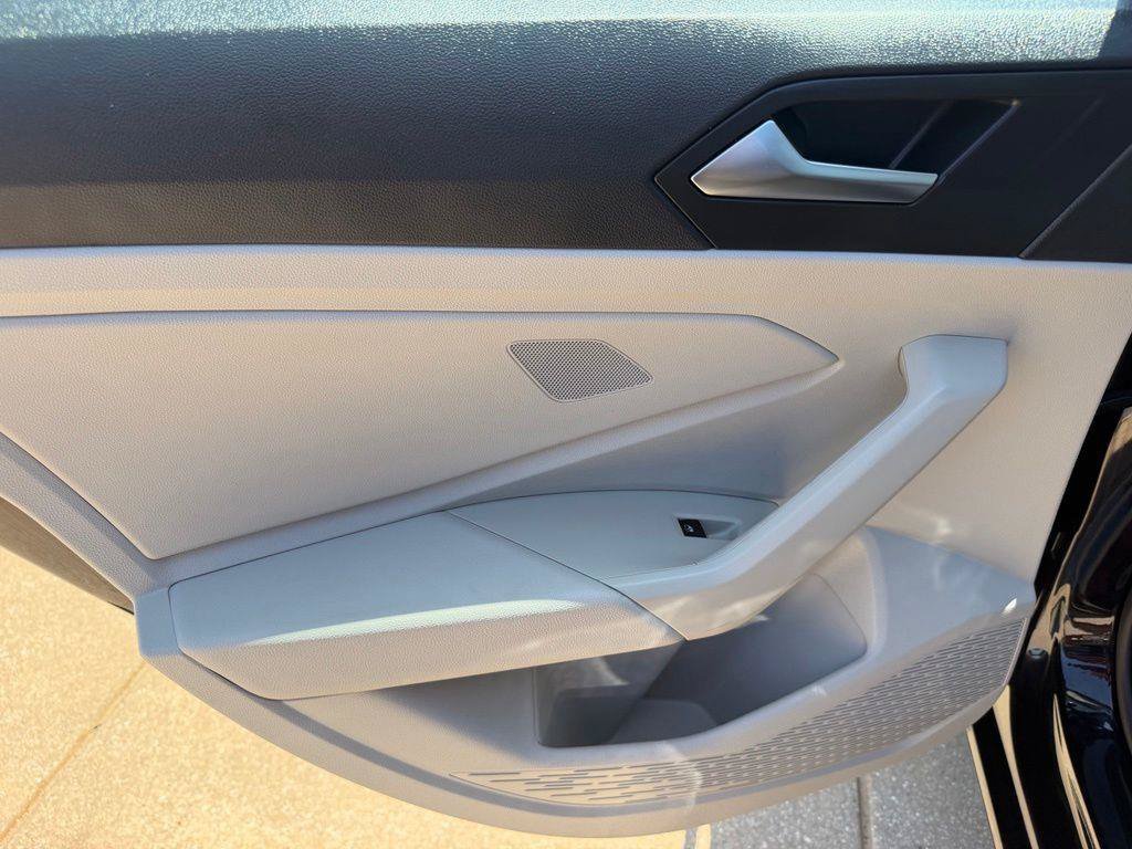 Used 2023 Volkswagen Jetta SE w/ Panoramic Sunroof Package FWD image 14