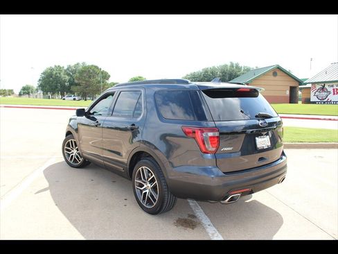 Used 2017 Ford Explorer Sport AWD/4WD image 2