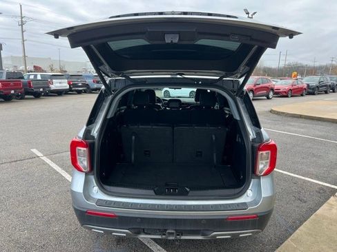 Used 2022 Ford Explorer XLT w/ Equipment Group 202A image 5