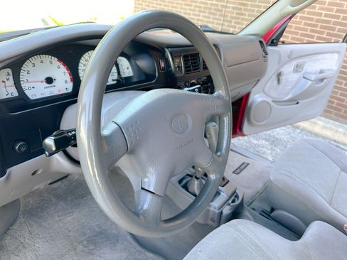 Used 2004 Toyota Tacoma 4x4 Xtracab w/ SR5 Pkg image 14