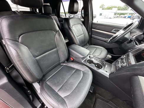 Used 2018 Ford Explorer XLT w/ Equipment Group 202A AWD/4WD image 25