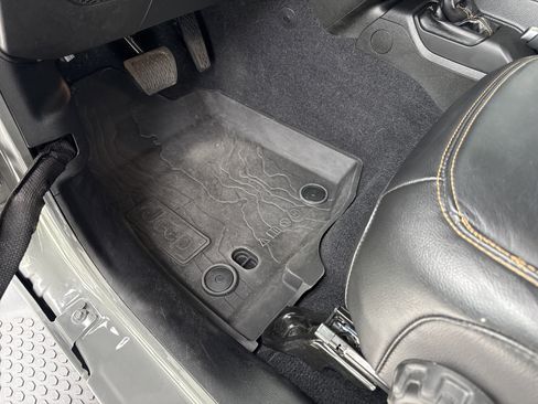 Used 2023 Jeep Wrangler Unlimited Sahara image 16