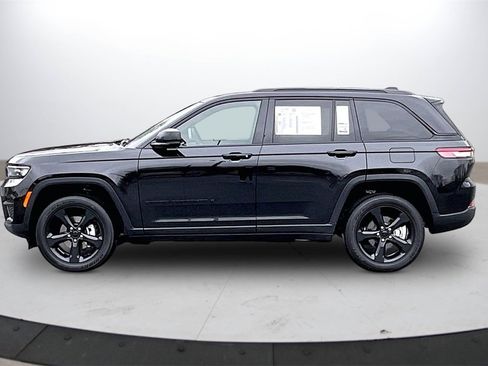 Certified 2023 Jeep Grand Cherokee Altitude image 6
