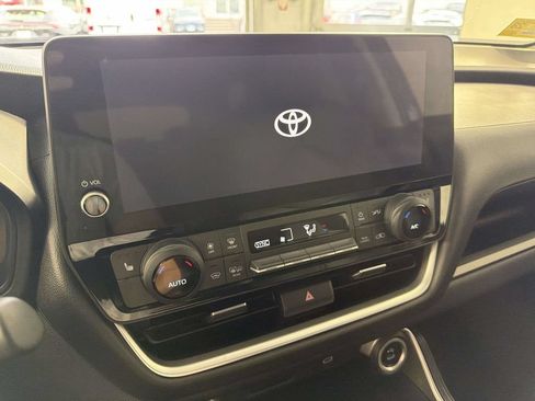 Used 2024 Toyota Grand Highlander AWD image 23