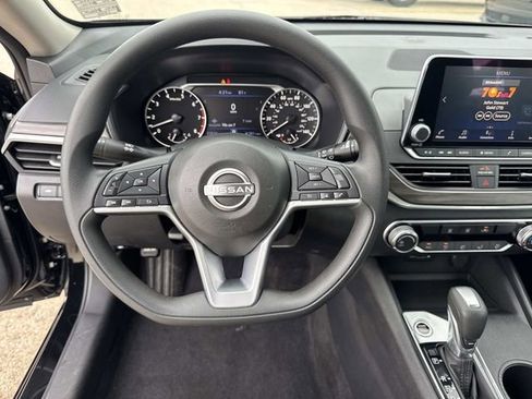 Used 2025 Nissan Altima 2.5 SV image 25