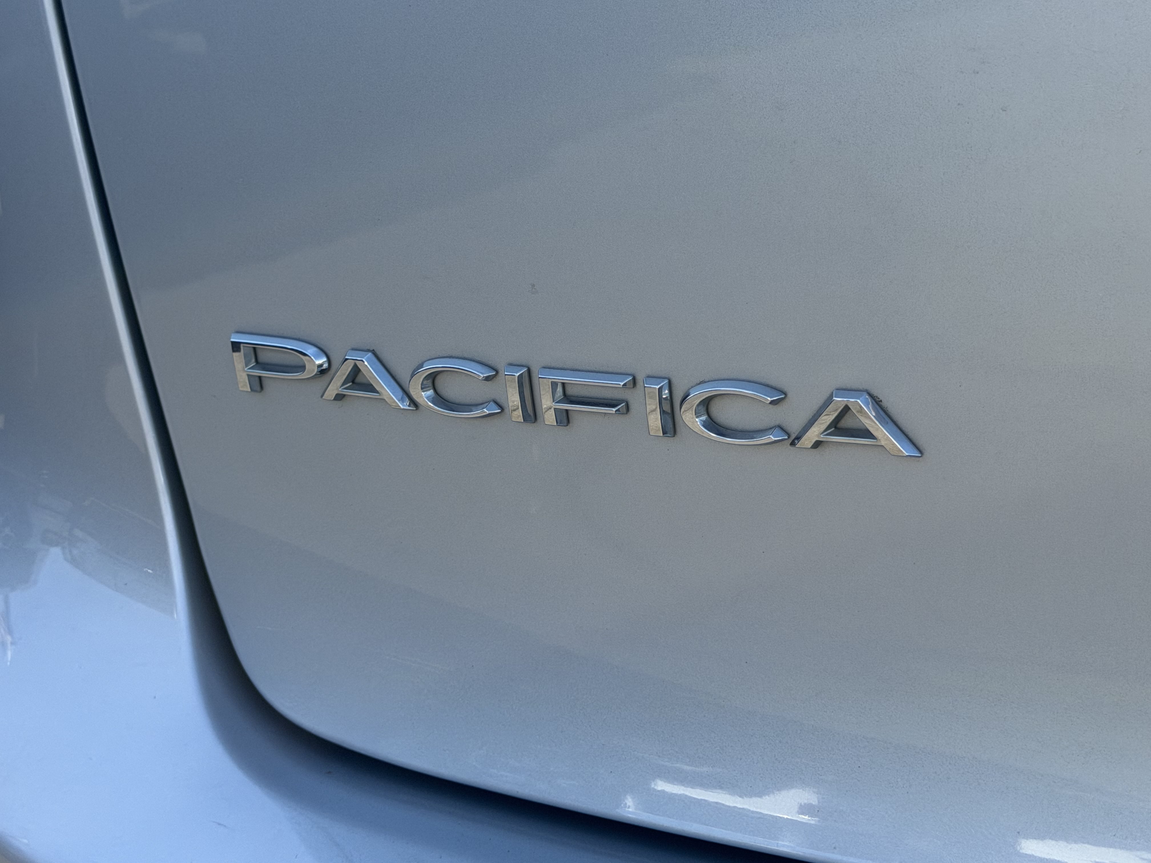 Certified 2024 Chrysler Pacifica Touring-L FWD image 14
