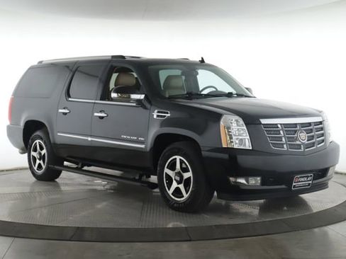 Used 2014 Cadillac Escalade ESV Luxury AWD/4WD image 2