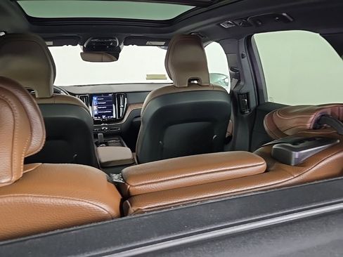 Used 2021 Volvo XC60 T8 Inscription Expression image 15