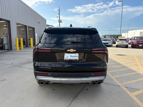 Used 2025 Chevrolet Traverse LT w/ Driver Confidence Package FWD image 7