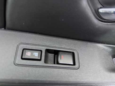 Used 2023 Nissan Frontier SV w/ Technology Package RWD image 31