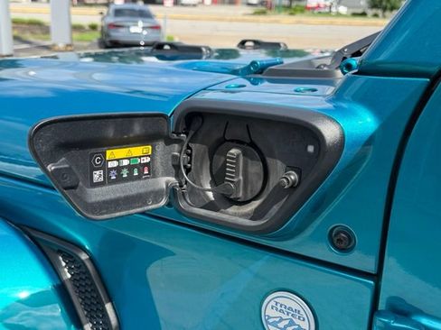 Used 2024 Jeep Wrangler Unlimited Sahara AWD/4WD image 9