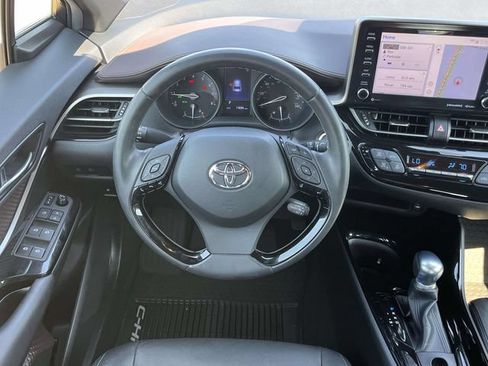 Used 2019 Toyota C-HR Limited FWD image 17