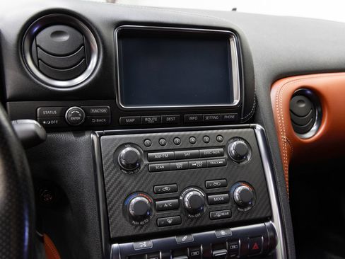 Used 2016 Nissan GT-R Premium AWD/4WD image 19