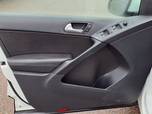 Used 2016 Volkswagen Tiguan S image 13