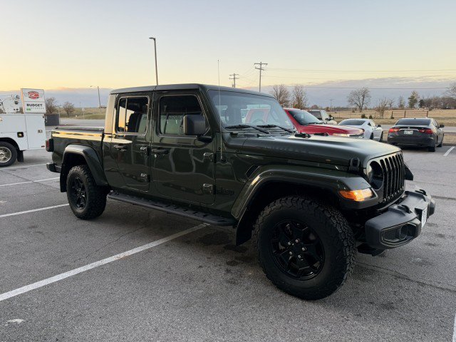 Used 2021 Jeep Gladiator Sport AWD/4WD image 3