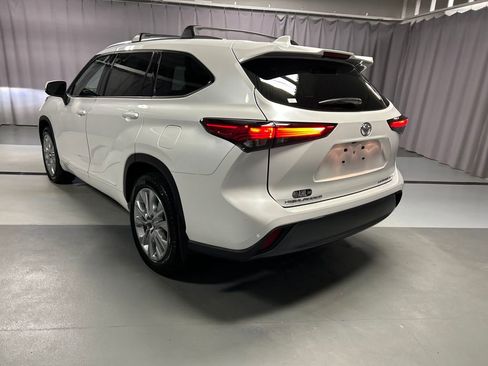 Used 2022 Toyota Highlander Limited image 5