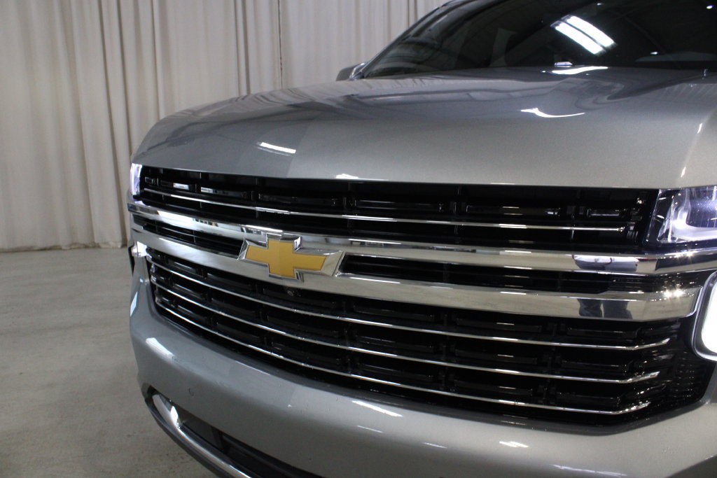 Used 2023 Chevrolet Suburban LT w/ LT Signature Package AWD/4WD image 32