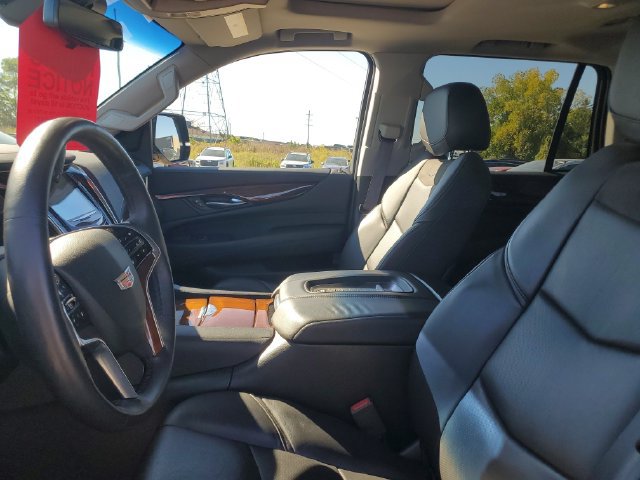 Used 2017 Cadillac Escalade Luxury AWD/4WD image 11