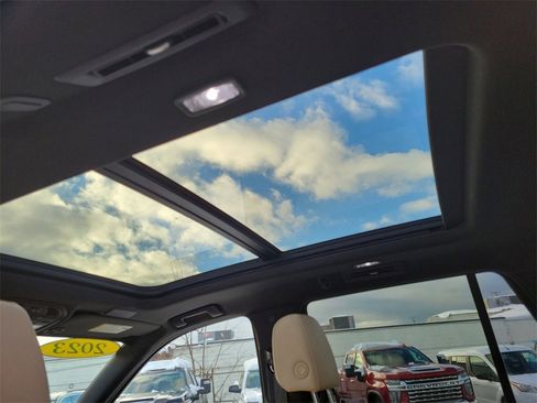 Used 2023 Cadillac Escalade Premium Luxury w/ LPO, Radiant Package image 17