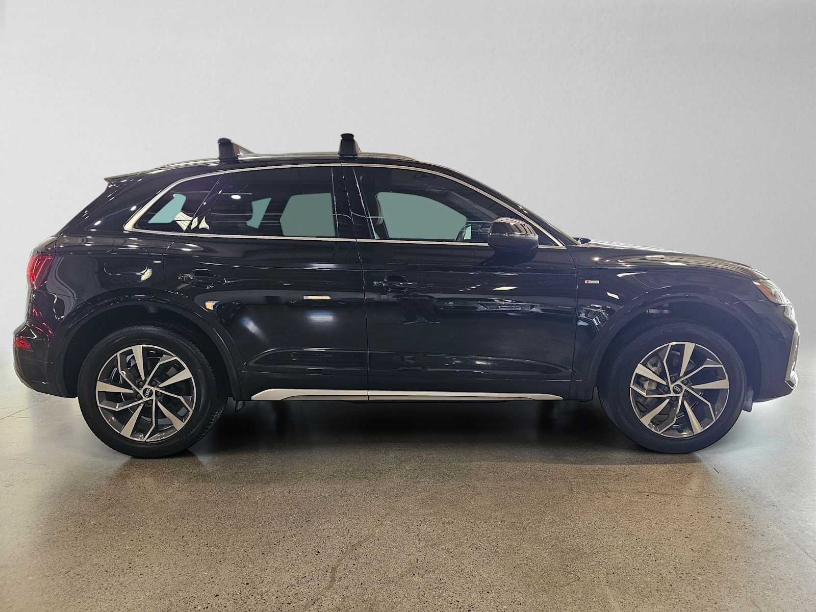 Used 2023 Audi Q5 2.0T Premium Plus w/ Premium Plus Package AWD/4WD image 2