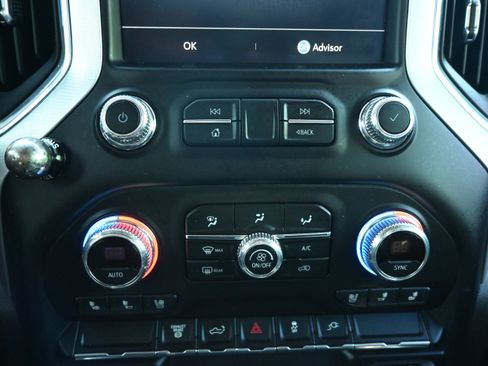 Used 2021 GMC Sierra 3500 SLT w/ SLT Convenience Package image 28