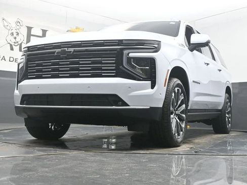 New 2026 Chevrolet Suburban High Country AWD/4WD image 4