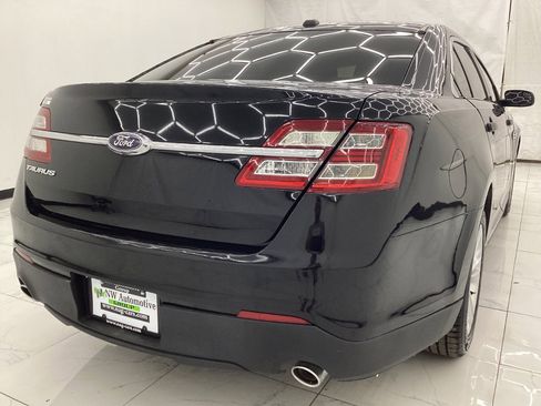 Used 2017 Ford Taurus SE image 9