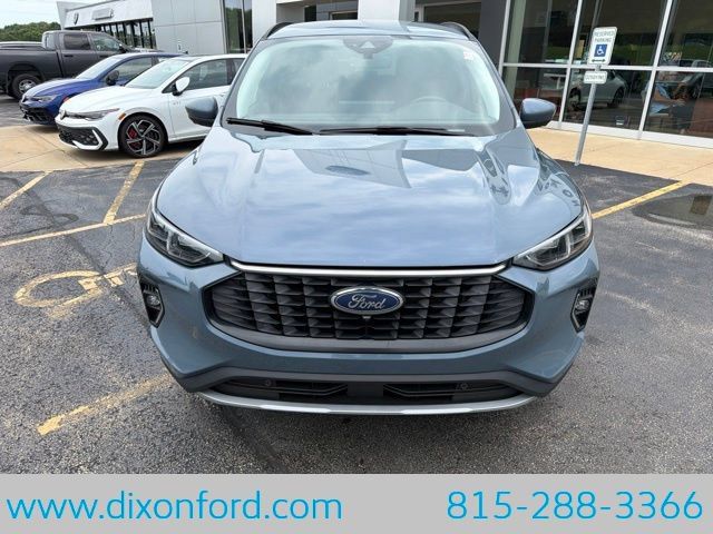Used 2023 Ford Escape Platinum AWD/4WD image 2